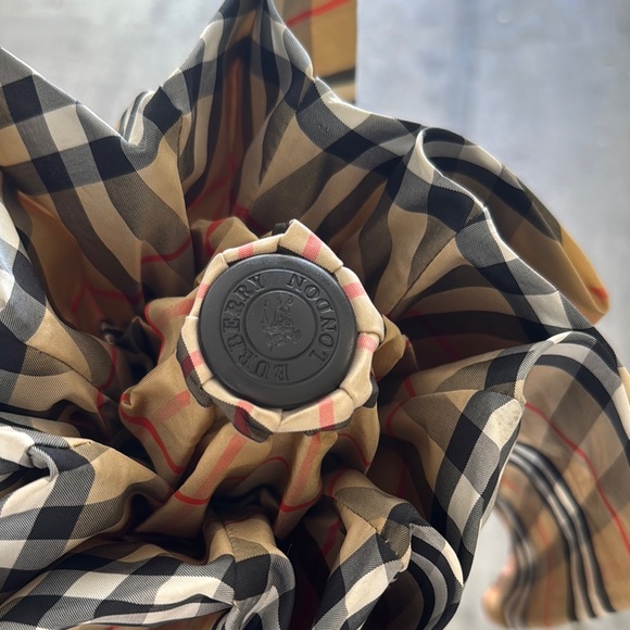 Burberry Beige and Black Check Umbrella - Picture 4 of 11